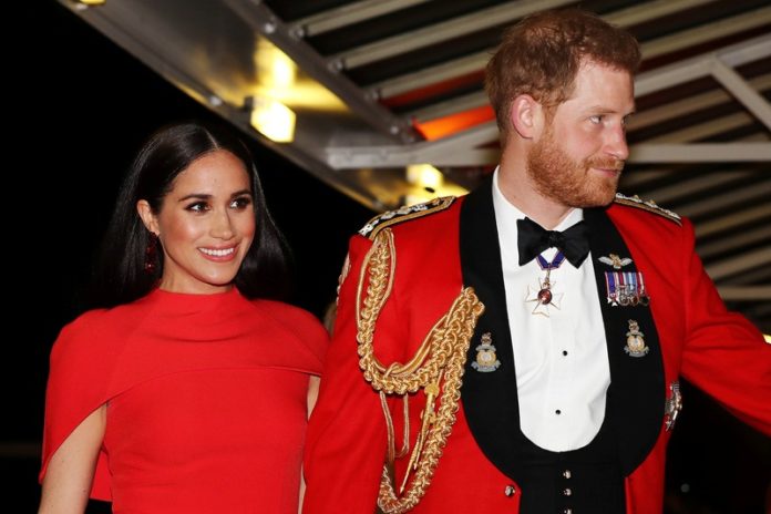Harry en Meghan breken opnieuw met protocol tijdens afscheidstour