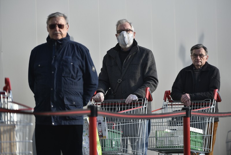 IN BEELD. Winkeliers zijn hamstergedrag beu: “Het is onverantwoord”