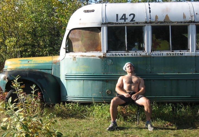 Opnieuw hikers gered in Alaska na bezoek aan beroemde bus uit ‘Into the Wild’