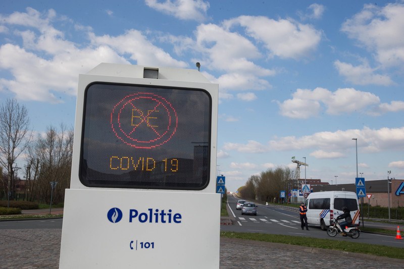 BREAKING. Stijging aantal nieuwe coronabesmettingen vertraagt, acht mensen overleden