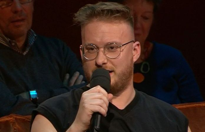 VIDEO. ‘School is Cool’-zanger probeerde dochter zelf borstvoeding te geven