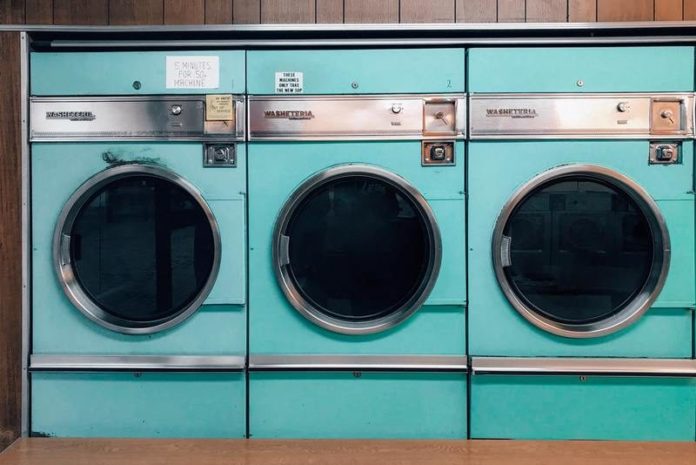 Daarom laat je je wasmachine beter openstaan tussen twee wasbeurten