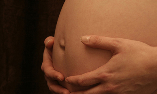 Babysitter die zwanger raakte na seks met 13-jarige jongen riskeert celstraf (foto’s)