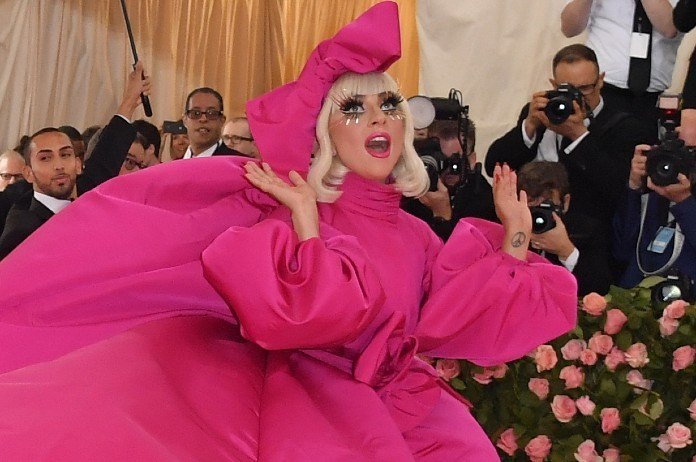 Lady Gaga organiseert benefietconcert met topaffiche