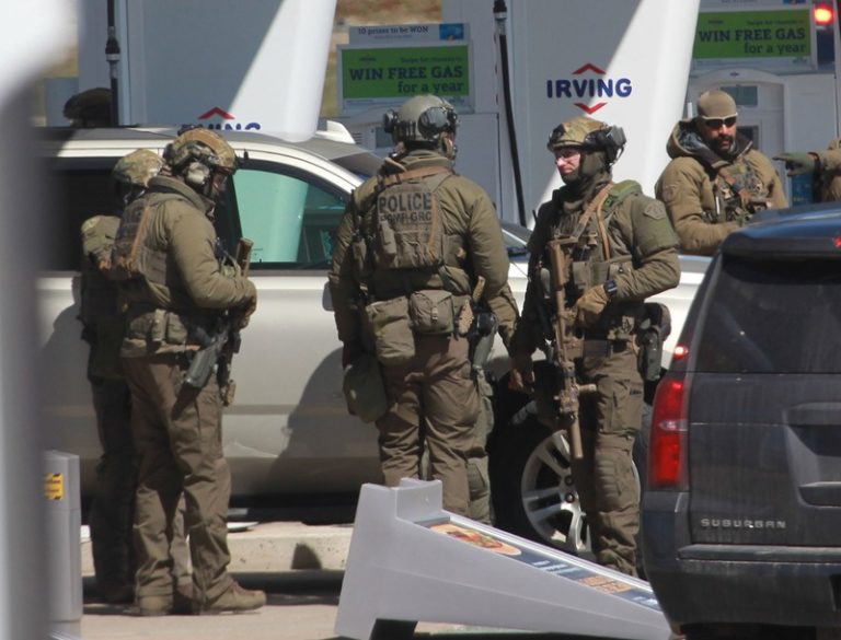 Canadese tandarts schiet minstens 16 mensen dood