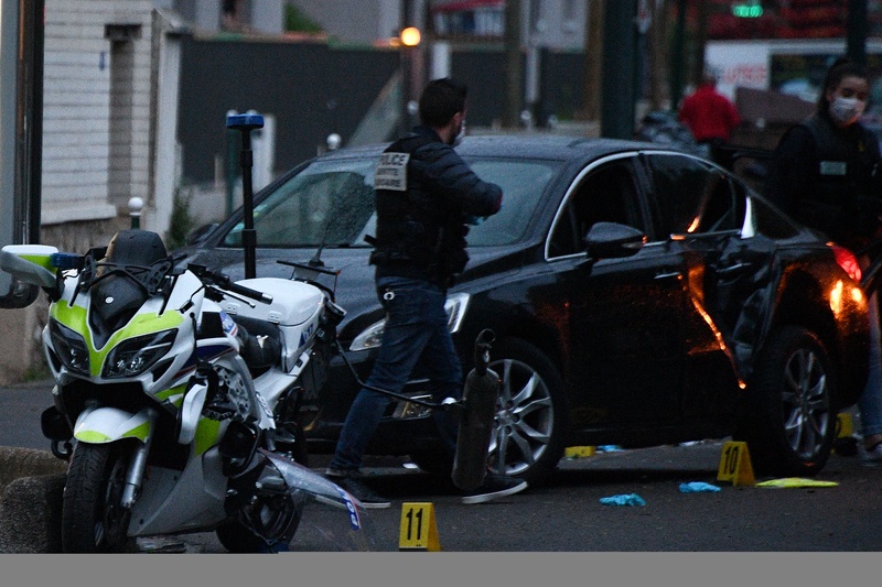 Man die politieagenten in Frankrijk aanreed, is aanhanger van IS