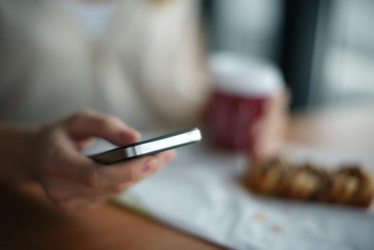 Met deze datingapp kan je een trio fiksen