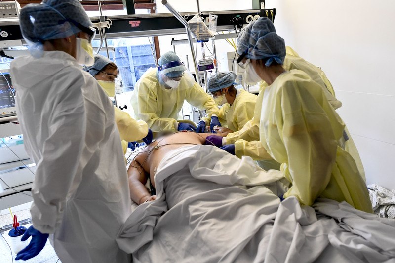 Steven Van Gucht: “Hoger sterftecijfer in België kan liggen aan manier van rapporteren”