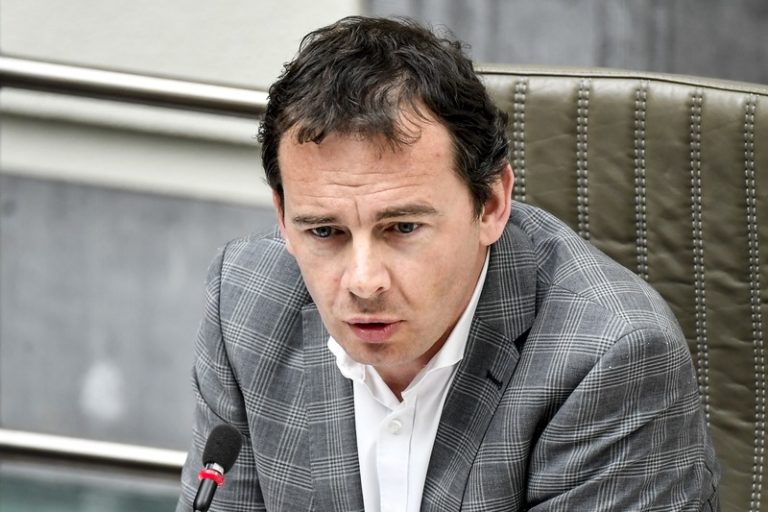 Wouter Beke verdedigt beleid: “Cijfers overschatten ware aantal coronadoden”