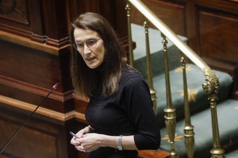 Premier Wilmès vindt tegenstelling tussen economie en mensen “karikaturaal”