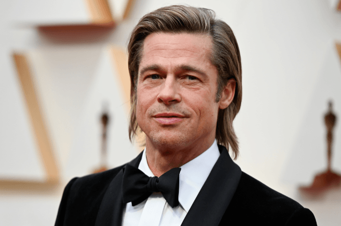 VIDEO. Brad Pitt verduidelijkt corona-advies van Trump in hilarische sketch