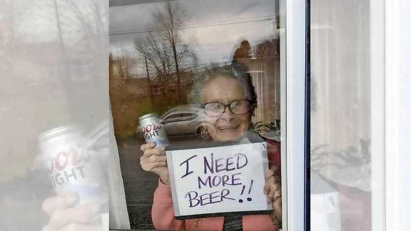 93-jarige heeft het lastig in quarantaine: “Meer bier nodig”