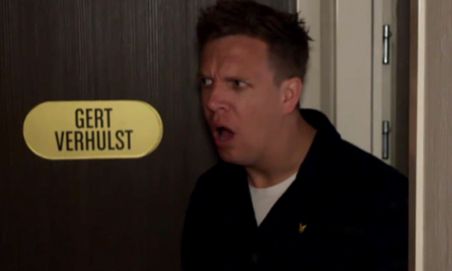 Vlaamse dame die pikante filmpjes maakt, doet haar ding in kajuit van Gert Verhulst (video)