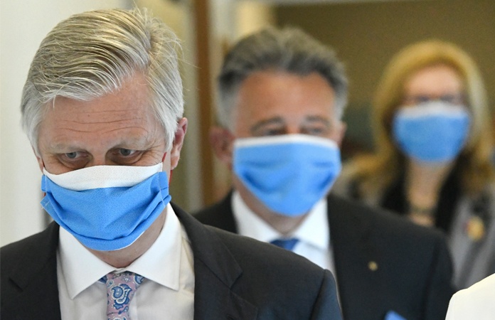 Belgische bedrijven produceren mondmaskers: “Indien nodig kunnen we alle Belgen van maskers voorzien”