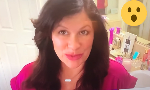 WOOPS: Presentatrice werkt van thuis uit. Maar ze ziet dit PIKANT detail over het hoofd! (NSFW)