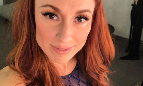 Natalia deelt deze prachtige borstvoedingsfoto: “Omringd door eindeloze liefde” (foto)