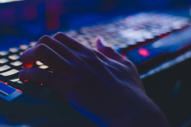 Oplichters verkopen ‘bloed en speeksel van genezen coronapatiënten’ op dark web