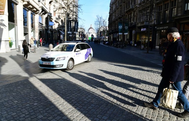 Antwerpen en Brussel stellen vanaf maandag eenrichtingsverkeer in voor… shoppers