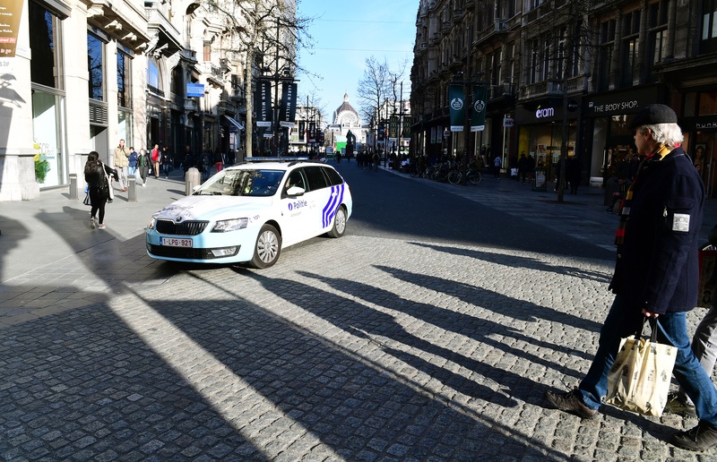 Antwerpen en Brussel stellen vanaf maandag eenrichtingsverkeer in voor… shoppers