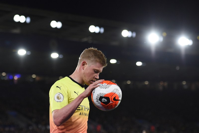 Premier League overweegt kortere voetbalwedstrijden om seizoen toch nog af te maken