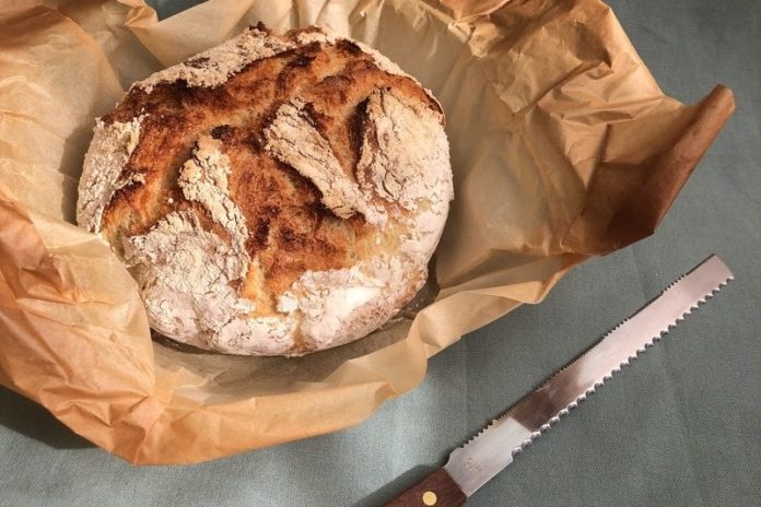 RECEPT. Zo maak je zelf makkelijk brood zonder machine