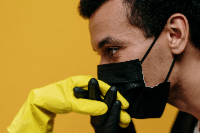 ‘Wuhan Shake’, Franse ‘bisous’…: coronavirus zorgt wereldwijd voor nieuwe begroetingen