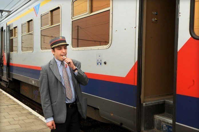 Reizen met de trein: mondmaskers verplicht, treinbegeleiders mogen fluitje niet meer gebruiken