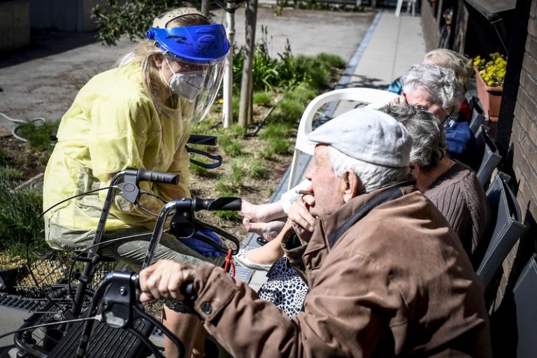 Vanaf 18 mei mogen bewoners van woonzorgcentra weer bezoek krijgen