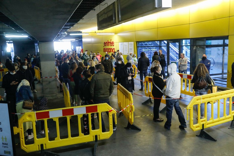 IN BEELD. Zo verliep de heropening van de winkels