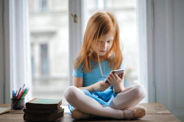 Op deze leeftijd krijgen kinderen hun eerste smartphone