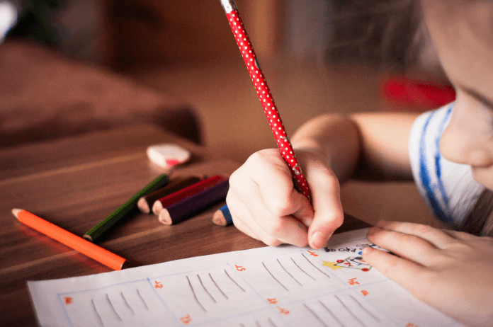 Zo help je je angstig kind terug naar school te gaan