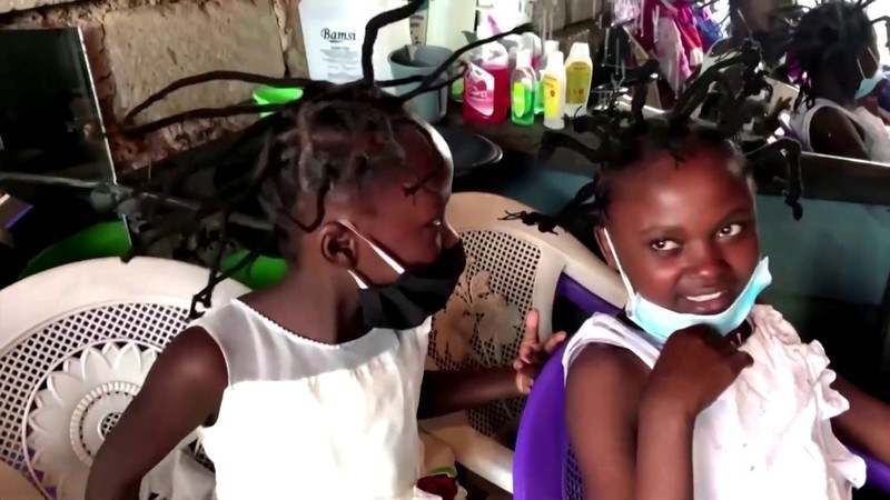 IN BEELD. Dit bizarre coronaviruskapsel verovert Kenia