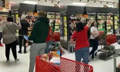 Woeste menigte keert zich tegen dame die zonder mondmasker winkelt: “Ga godverdomme weg!” (video)