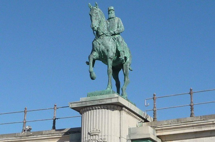 Bart Tommelein wil standbeeld Leopold II in Oostende niet verwijderen