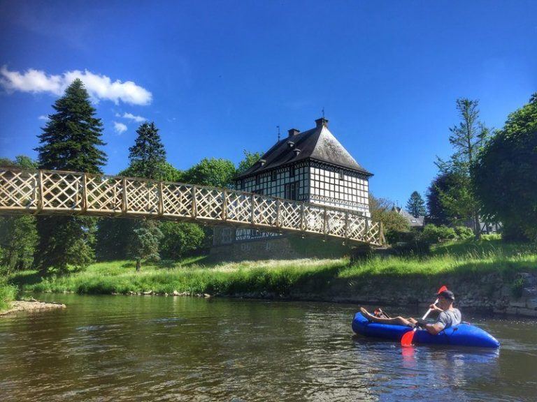 STAYCATION. Verken de Ardennen via packrafting, de perfecte mix tussen kajak en trektocht