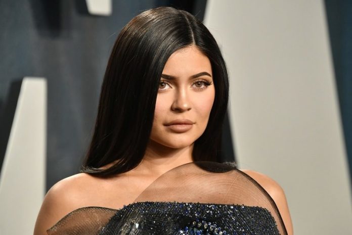 Make-uploze Kylie Jenner choqueert fans: “Ik herkende haar niet”
