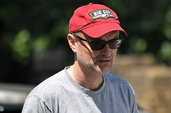 BIZAR. Pornofilters saboteren de opmars van Dominic Cummings op Twitter