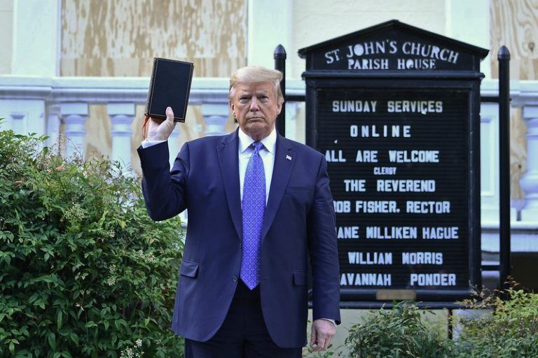 Deze politicus staat op 1 wanneer je ‘racist’ intikt op Twitter