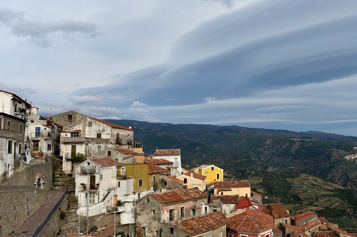 BIZAR. Met deze maatregel wil Italiaans dorpje nieuwe bewoners lokken na coronacrisis