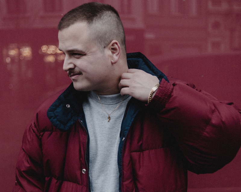 STAGELIFE. Glints: “Op een festival zag ik ooit een kerel zichzelf bevredigen met een halve liter cara als glijmiddel.»