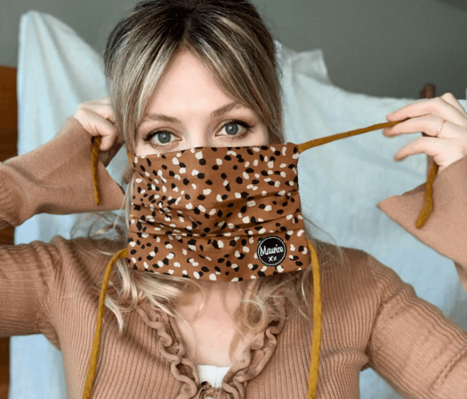 Tien modebewuste mondmaskers om je outfit op te fleuren