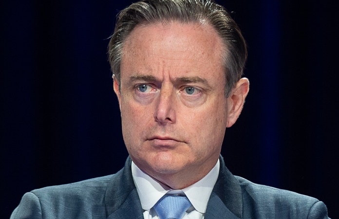 Bart De Wever verbolgen: “Zijn we collectief gek geworden?”