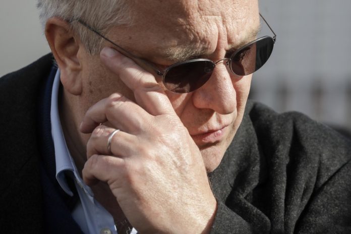 Prins Laurent neemt het op voor koning Leopold II