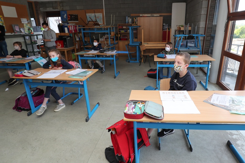 Kleuterscholen en deel middelbaar onderwijs openen vandaag de deuren: “Het blijft een puzzel”