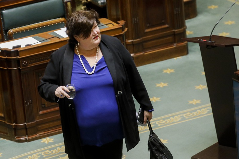 Maggie De Block steekt de hand in eigen boezem: “Ik heb fouten gemaakt”
