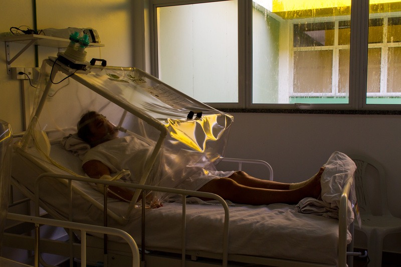 Coronapatiënt sterft nadat familie beademingstoestel uit de stekker trekt om airconditioning in te steken