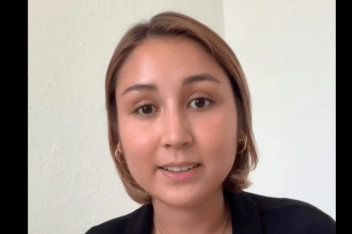 Illustratrice Chrostin deelt boodschap over anti-racisme: “Oorspronkelijk duurde het filmpje 40 minuten” (video)