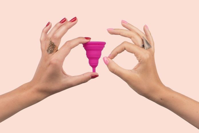 BIZAR. Een menstruatiecup zou je maandstonden verkorten