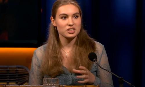 Ophef rond deze GROVE belediging in ondertiteling van dame die (te) snel praat: “Wat een ongelofelijke blunder!” (video)