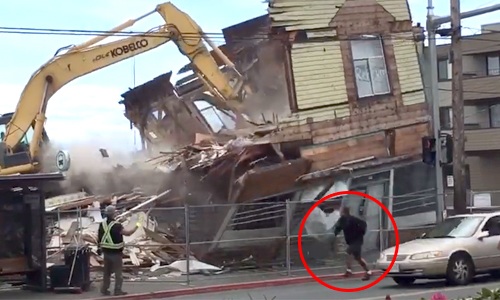 NIPT: Voetganger deed er goed aan om even sneller te lopen langs gebouw dat afgebroken werd (video)